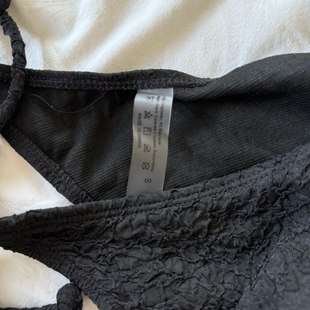 Bikini - Picture 2 of 2